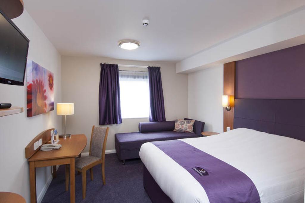 Premier Inn Kendal Central Exteriör bild