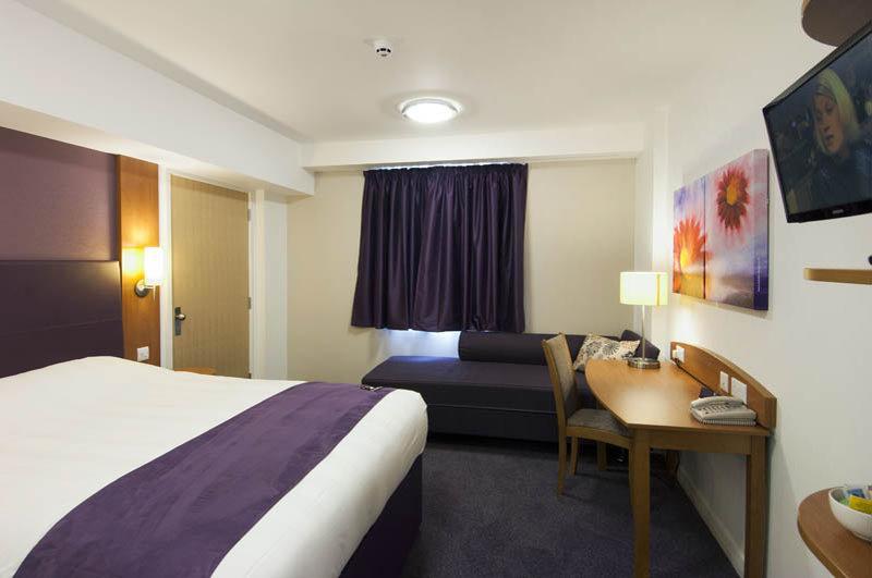 Premier Inn Kendal Central Exteriör bild